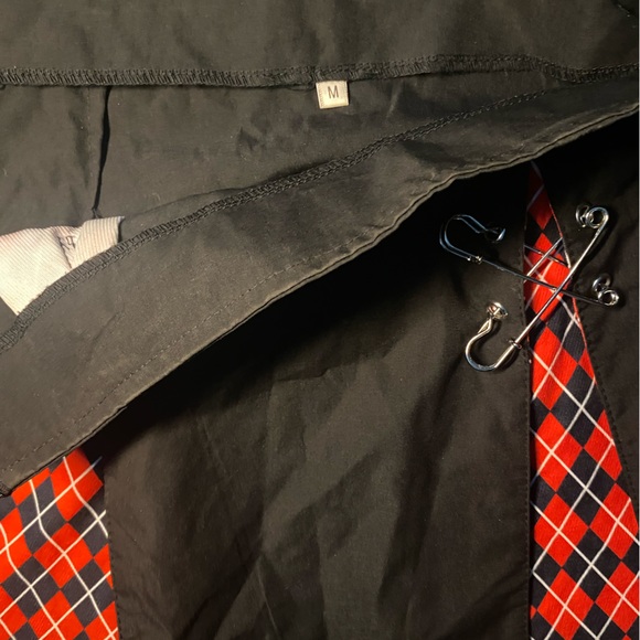 Preppy mini skirt ❤️🧷 - Picture 2 of 4